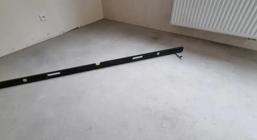 Jakie są dopuszczalne poziomy wilgotności posadzki pod panele?