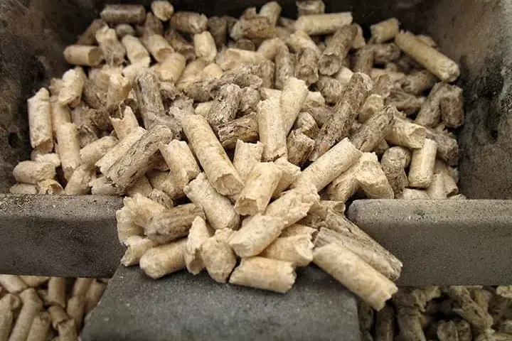 Jaki pellet do pieca na ekogroszek? Wybierz najlepszy i oszczędzaj