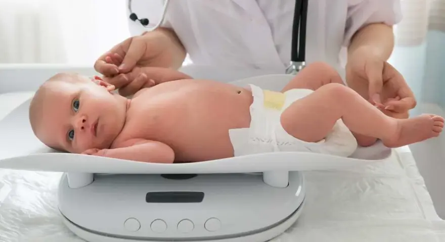Waga miesięcznego dziecka: Kiedy jest OK, a kiedy do lekarza?