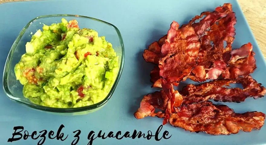 Chrupiący boczek idealnie komponuje się z orzeźwiającym guacamole. Pyszne połączenie, które sprawdzi się jako dodatek do wielu dań.