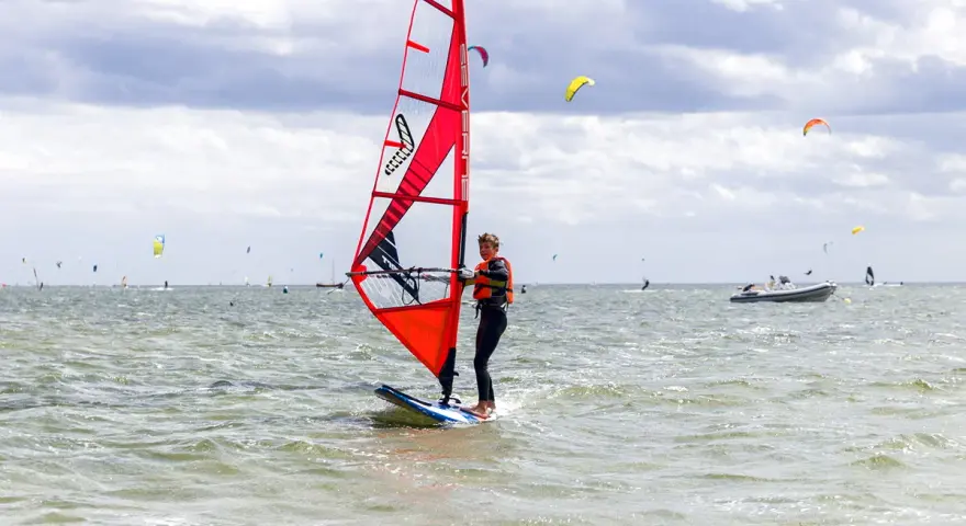 Windsurfing Chorwacja: Gdzie wieje najlepiej? Przewodnik po spotach