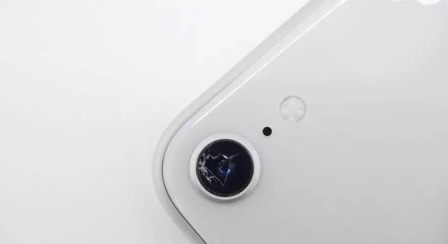 Ile kosztuje wymiana szkiełka aparatu w telefonie? Sprawdź ceny!