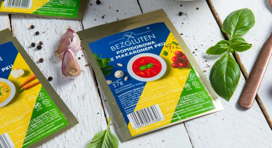 Zupa pomidorowa z makaronem PKU, bezglutenowa, dla osób z fenyloketonurią. Składniki i sposób przygotowania na opakowaniu.