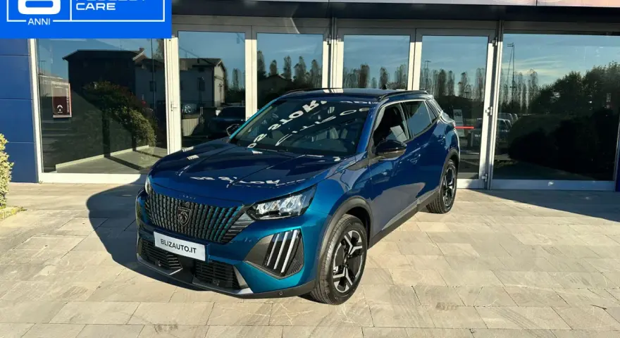 Peugeot 2008 blu, con garanzia fino a 8 anni. Controlla la pressione pneumatici per un viaggio sicuro.