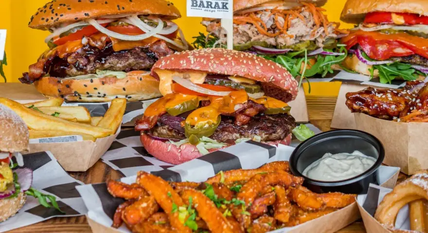 Pyszne burgery i frytki – idealne miejsce, gdzie zjeść w Otwocku.