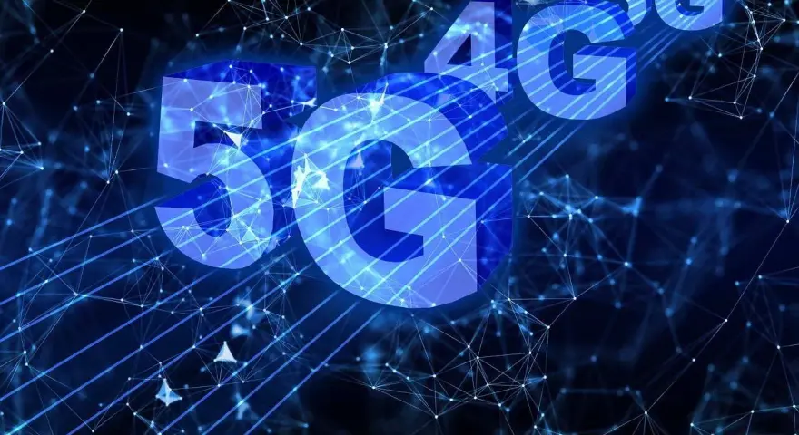 Conexión 5G y 4G LTE en una red digital azul brillante.