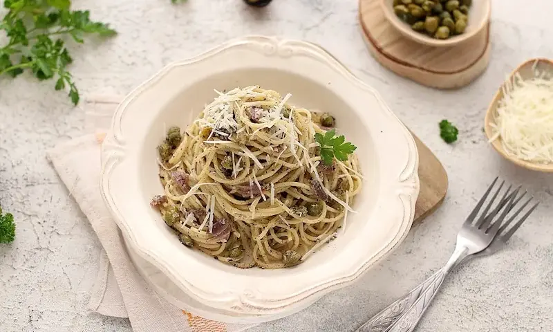 Spaghetti z kaparami: Jak zrobić idealne w mniej niż 20 minut
