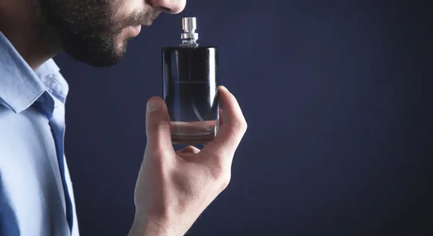 Perfumy z ogonem: Jak wybrać najtrwalsze? Ranking damskich i męskich