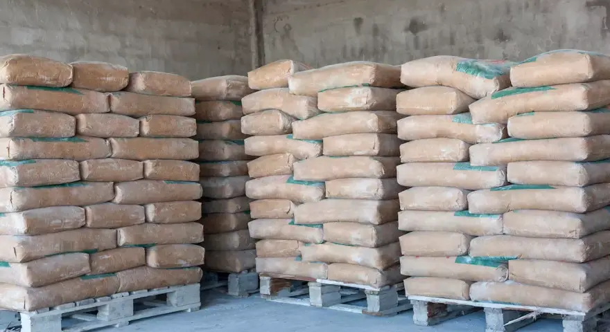 Jaki cement na wylewki? Wybierz najlepszy rodzaj dla trwałości i jakości