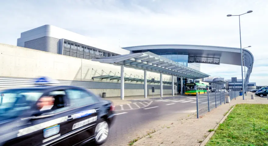 Parking Lotnisko Poznań: Ceny od 100 zł i jak zaoszczędzić