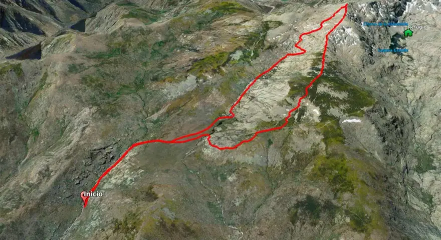 La ruta Morezón se muestra en rojo sobre un paisaje montañoso, comenzando en "Inicio" y ascendiendo hacia el Refugio y la Laguna Grande.