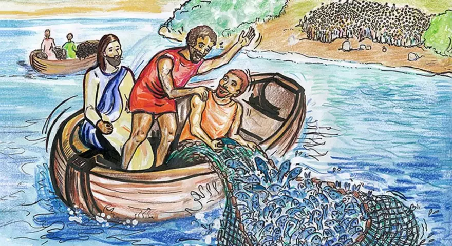 Johannes 21: Fischer mit Jesus im Boot ziehen ein riesiges Netz voller Fische aus dem Wasser. Am Ufer wartet eine Menschenmenge.