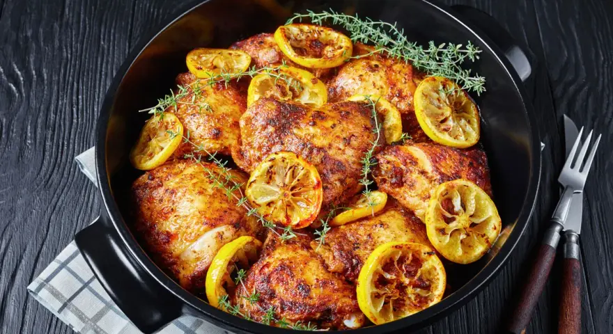 Ugnsbakad kyckling med citron och timjan, ett perfekt middagstips vardag.