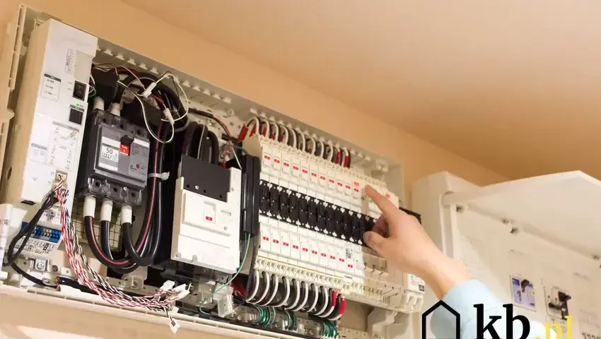 Koszt rozdzielnicy elektrycznej 2026: Na co uważać i ile zapłacisz?
