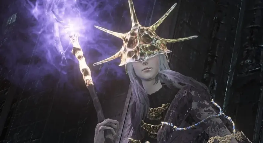 Aldrich el devoradioses, con su corona de espinas y báculo de poder, invoca magia púrpura.