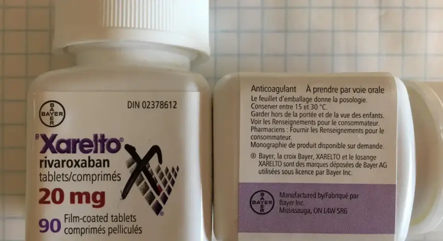 Opakowanie Xarelto 20 mg, zawierające 90 tabletek powlekanych. Cena tego leku przeciwzakrzepowego jest ważna dla pacjentów.