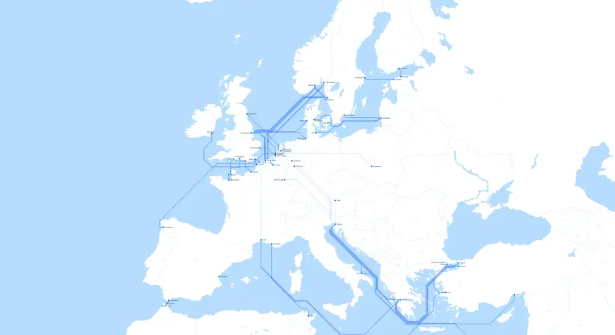 Mapa Europy z zaznaczonymi trasami morskimi i lądowymi, łączącymi porty od Portugalii po Turcję i Morze Czarne. Widać tu dfds, czyli połączenia między Wielką Brytanią, Skandynawią i Europą kontynentalną.