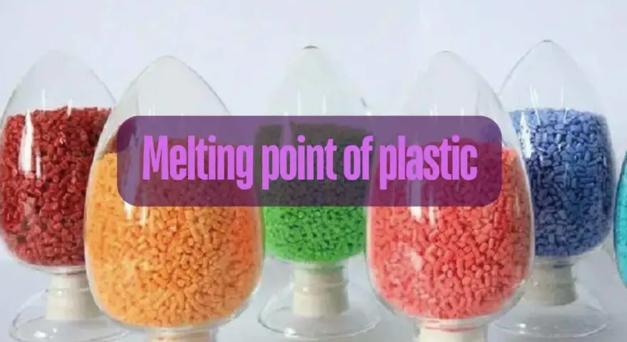 Kolorowe granulaty plastiku w szklanych naczyniach. Tekst: "Melting point of plastic". Dowiedz się, w jakiej temperaturze topi się plastik.