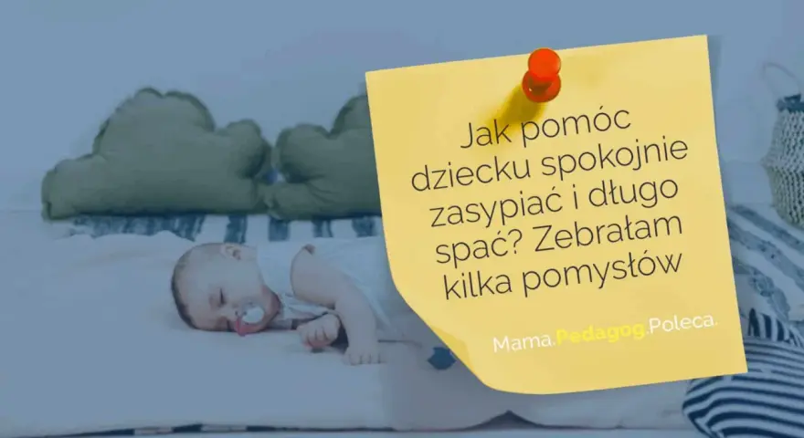 Niemowlę śpi spokojnie, a na żółtej kartce z pinezką pytanie: "Jak pomóc dziecku zasypiać i długo spać?". To klucz do głębokiego snu.