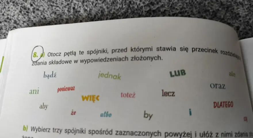 Ćwiczenie z języka polskiego: otocz pętlą spójniki, przed którymi stawiamy przecinek. Lista zawiera słowa takie jak: bądź, ani, ponieważ, więc, ale, lub, toteż, lecz, oraz, dlatego.