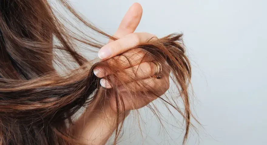 Strohige Haare: Ursachen und effektive Tipps zur Verbesserung