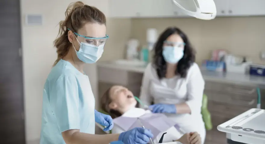 Dentysta: Co zdradza Twoja jama ustna? Pełny przegląd zdrowia!