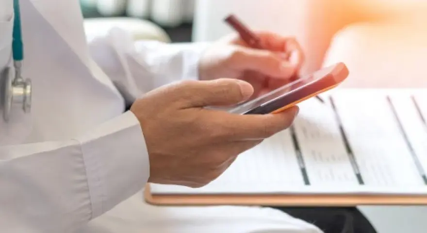 Czy lekarz na teleporadzie może wystawić zwolnienie? Sprawdź zasady
