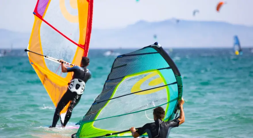 Windsurfing: Jaki wiatr jest idealny dla Ciebie? Sprawdź!