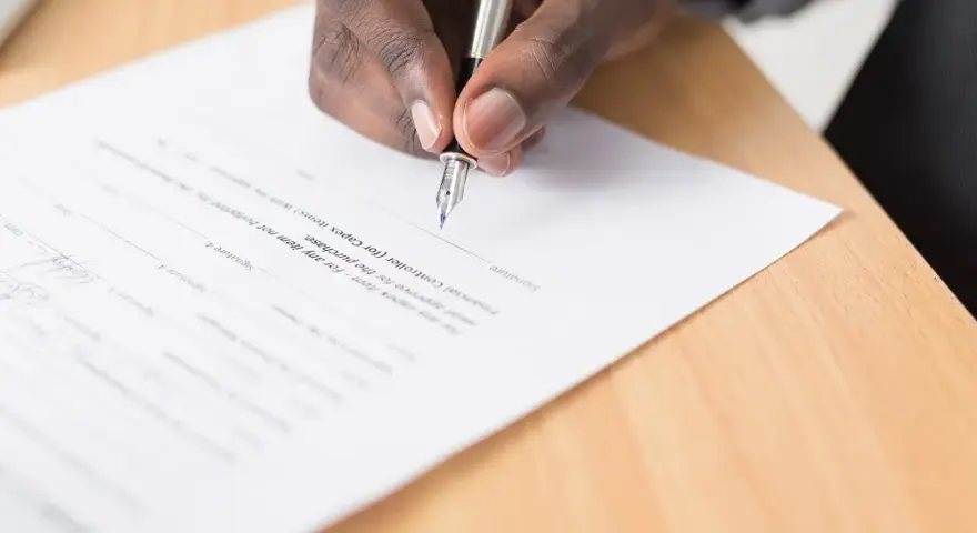 Kiedy oświadczenie woli jest nieważne? Wady i skutki prawne, które musisz znać