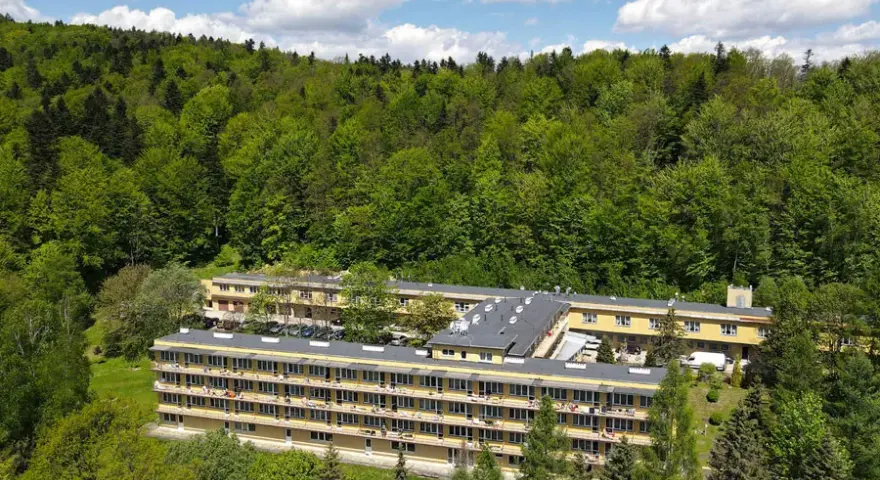 Sanatorium Iwonicz-Zdrój: Przewodnik dla seniora. NFZ czy prywatnie?