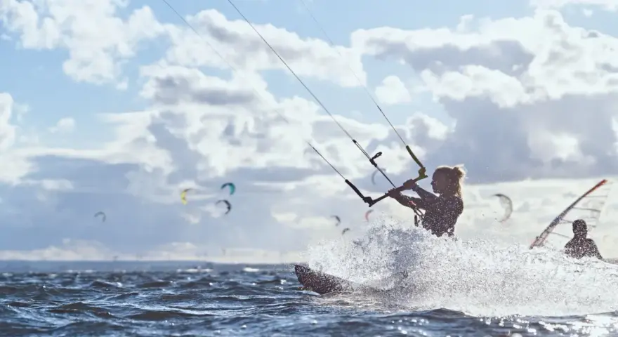 Kitesurfing: Od czego zacząć? Kurs, koszty, Hel kompletny poradnik