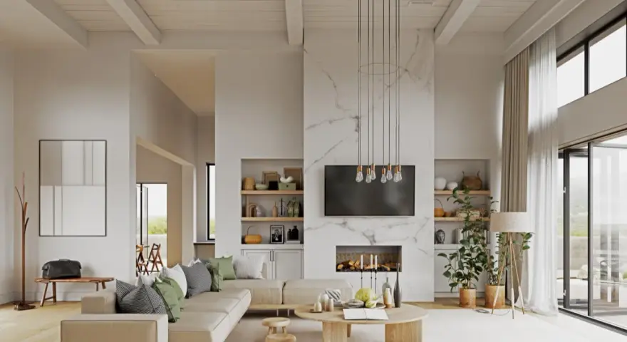 Soggiorno moderno con divano beige, camino in marmo e soffitto con travi a vista. Diversi tipi di bianco dominano l'ambiente, creando un'atmosfera luminosa e ariosa.
