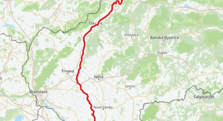Mapa pokazuje trasę szlak wokół Tatr, biegnącą przez Słowację, od okolic Bratysławy, przez Nitrę, Żylinę, aż po granicę z Węgrami.