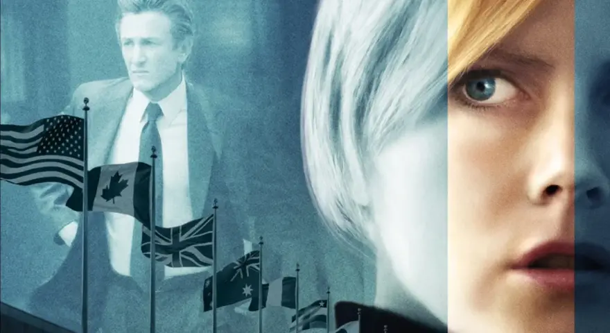 Sean Penn, circondato da bandiere internazionali, e il volto di Nicole Kidman, suggeriscono il thriller politico "The Interpreter".