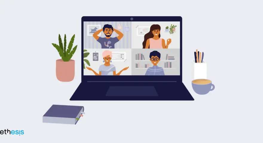 Un incontro da remoto con quattro persone in videochiamata su un laptop. Sullo sfondo, una pianta, una tazza di caffè e un quaderno.
