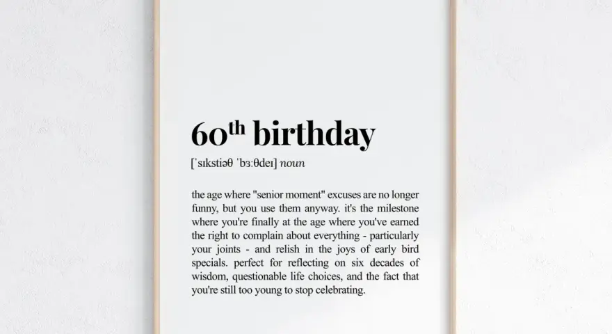 Gerahmtes Poster mit der Definition von "60. Geburtstag" in schwarzer Schrift auf weißem Hintergrund.