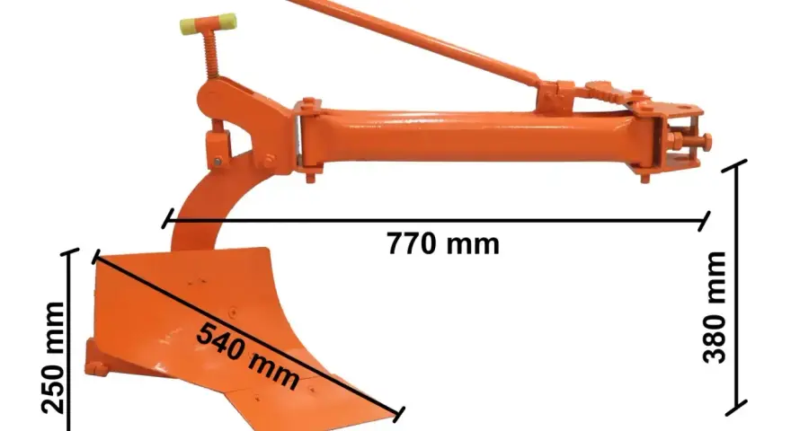 Pomarańczowy pług do orania z widocznymi wymiarami: 770 mm długości, 380 mm wysokości i 250 mm głębokości roboczej.