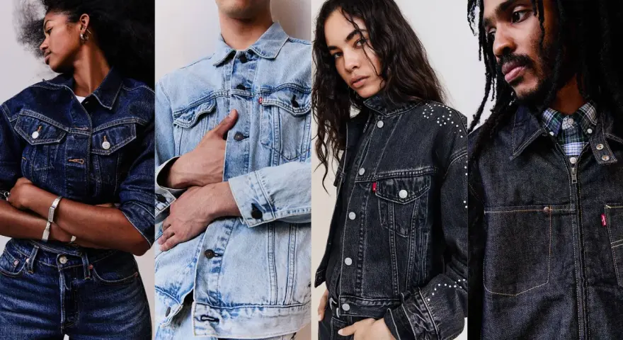 Modelli diversi indossano giubbotti di jeans, alcuni con borchie, altri classici. Un giubbotto sopra giacca è un look versatile.