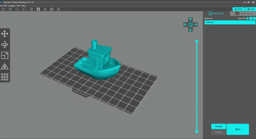 Program Anycubic Photon Workshop wyświetla model 3DBenchy na siatce, gotowy do druku 3D.