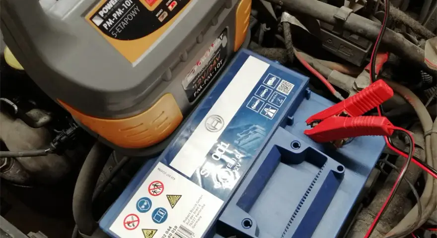 Jak bezpiecznie podłączyć prostownik w mondeo mk4 i uniknąć problemów