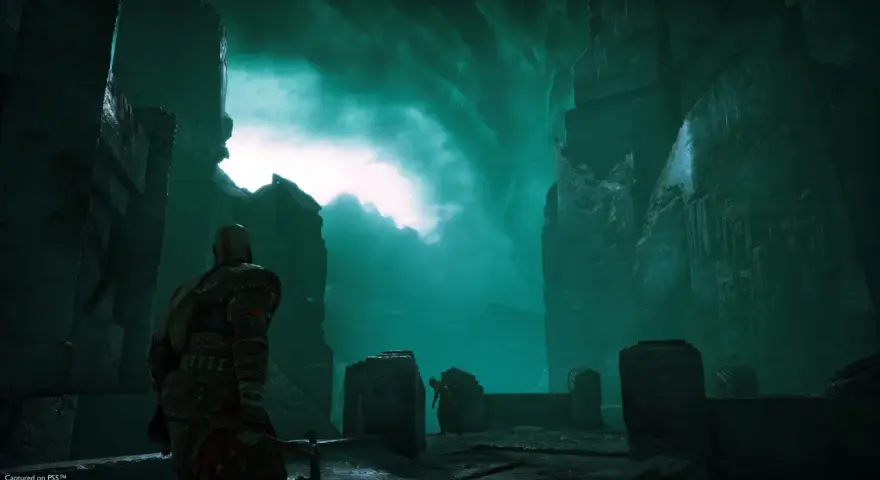 Kratos se adentra en Helheim, el reino de los muertos de God of War, bajo un cielo verde espectral.