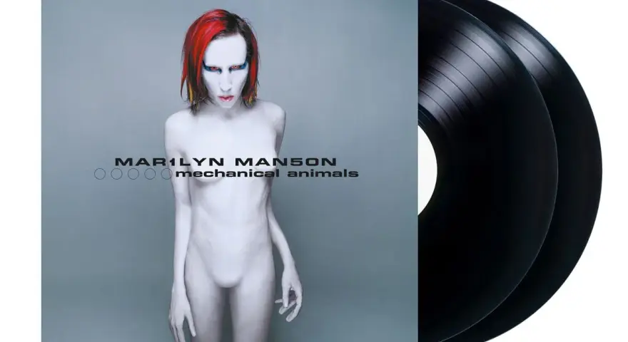 Pochette de l'album "Mechanical Animals" de Marilyn Manson, avec deux vinyles noirs. L'image évoque des créatures mécaniques.