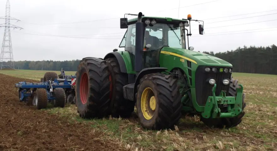 Jak sprawdzić ciągnik rolniczy przed zakupem? Uniknij pułapek!