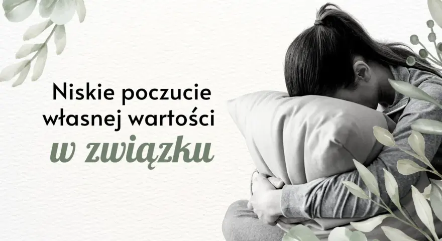 Smutna kobieta tuli poduszkę, czując się jakbym była nieszczęśliwa w małżeństwie. Niskie poczucie własnej wartości w związku.