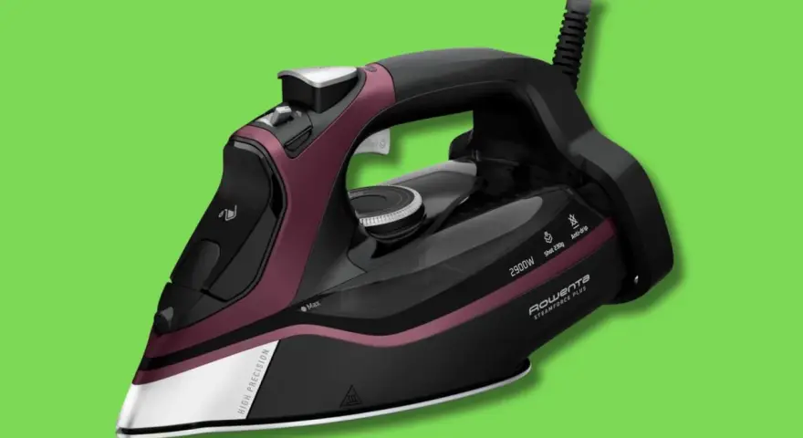 Ferro da stiro Rowenta Steamforce Plus: 2900W, colpo vapore 230g, anti-goccia. Un buon ferro da stiro ha queste caratteristiche per stirare al meglio.