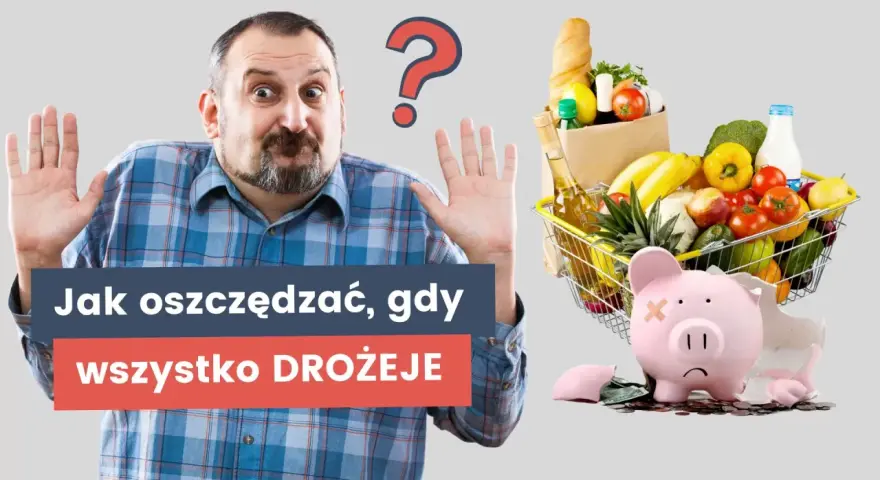 Zaskoczony mężczyzna z pytajnikiem nad głową i rozbita skarbonka obok koszyka z zakupami. Jak oszczędzać na zakupach, gdy wszystko drożeje?