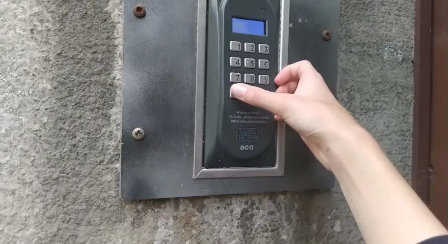 Jak odblokować domofon? Sprawdzone metody i porady