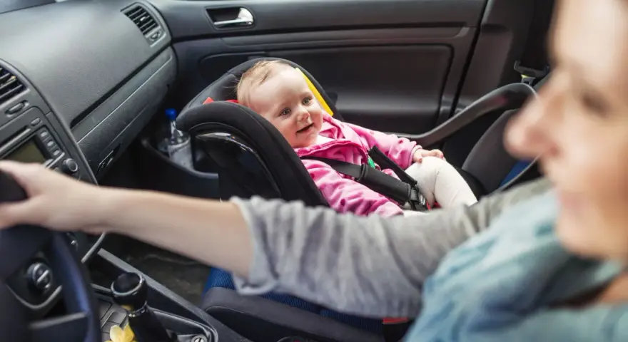 Dziecko na przednim siedzeniu: 150 cm to klucz! Przepisy i fakty