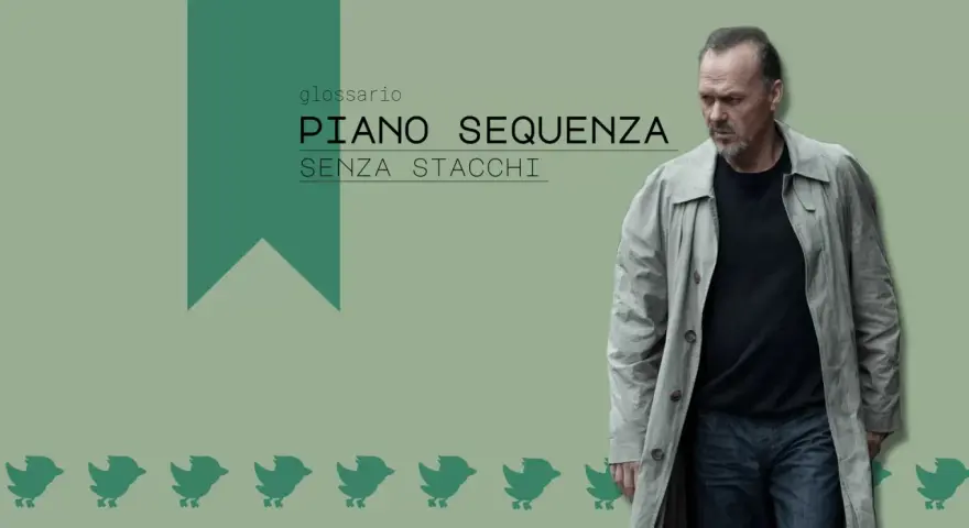 Uomo con trench e jeans, sullo sfondo la scritta "glossario PIANO SEQUENZA SENZA STACCHI".