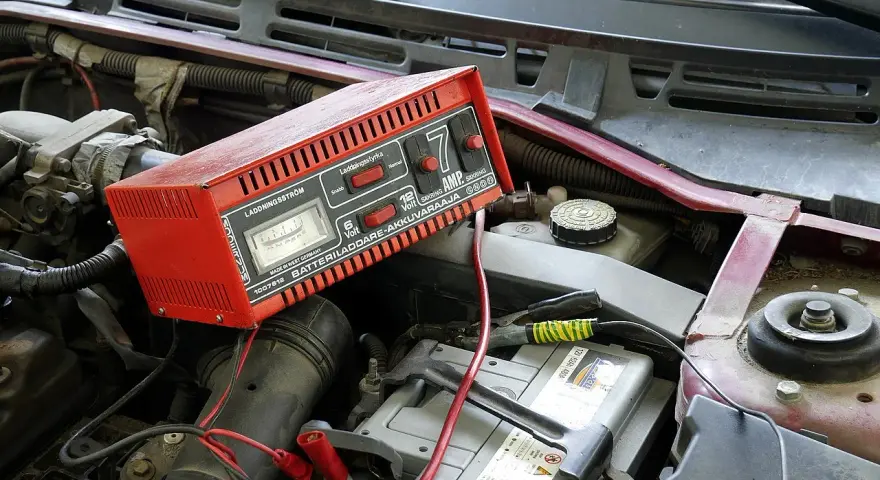 Jak naładować akumulator w hybrydzie toyoty bez zbędnych problemów